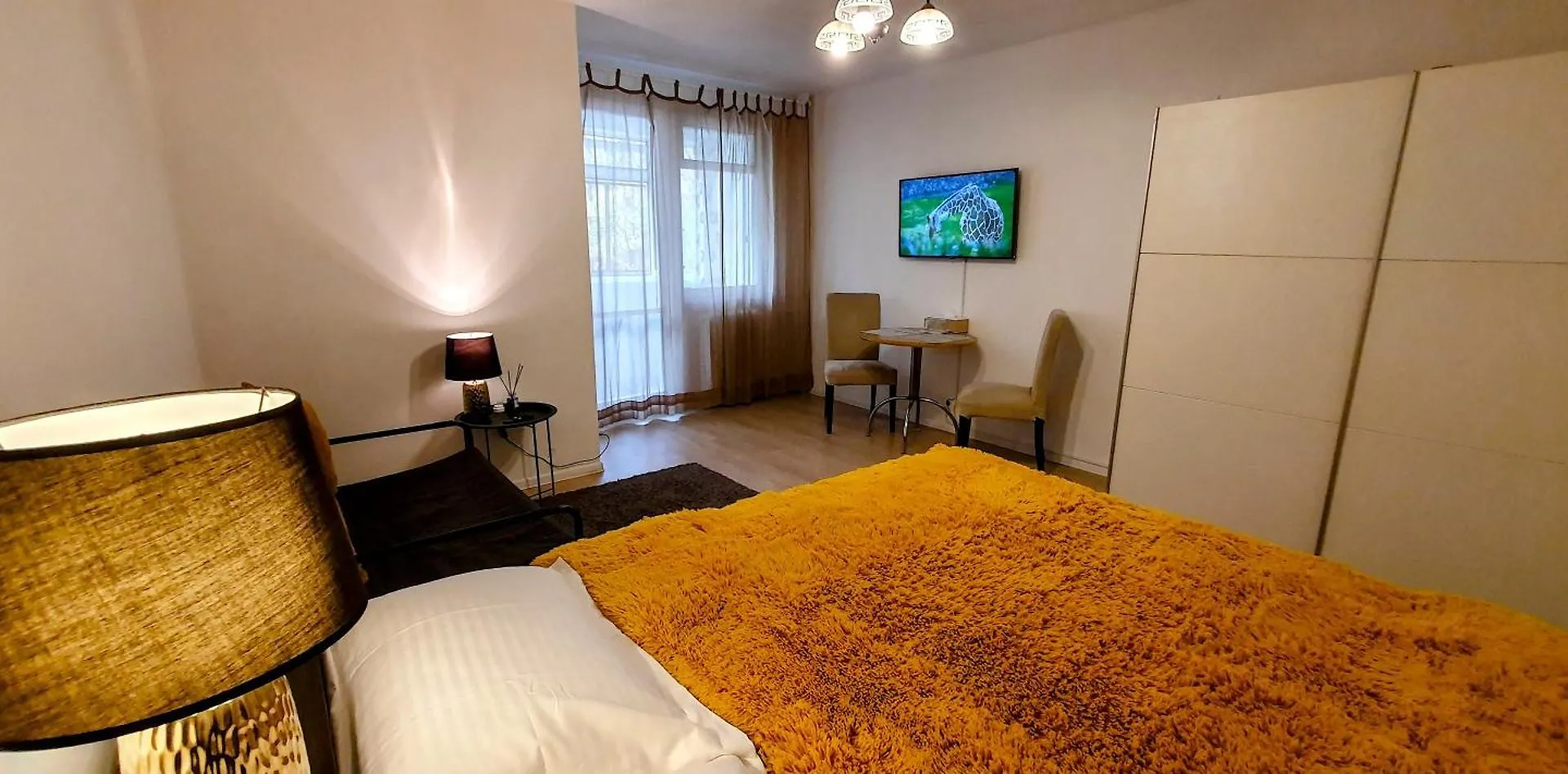 City Break Park Studio Bucureşti 0*,